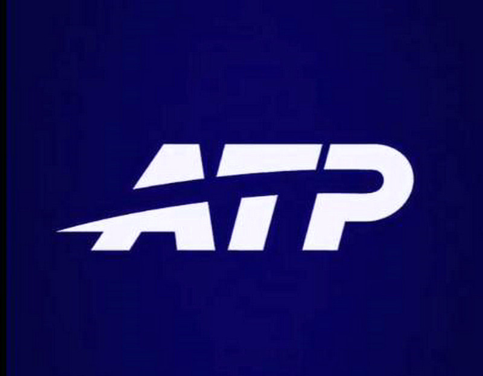 半岛体育-辛纳力擒丰塞卡，德约落败自言肘部无碍，阿尼娃遭加新星横扫|大师赛|体育比赛|球员|名将|德约科维奇_新浪体育_新浪新闻